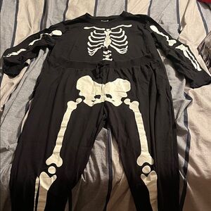 Men’s Glow-in-the-dark Skeleton Two Piece Pajama Set- Black and White